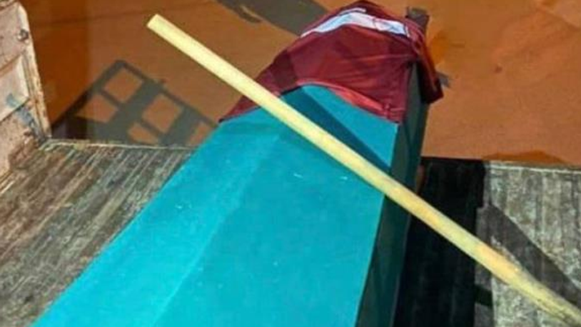 Küme düşen takımının tesisine tabut ve kürek bırakıldı