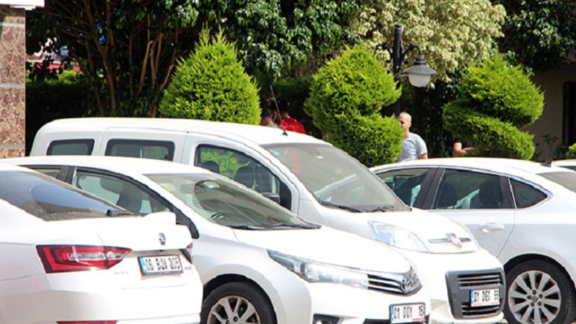 Öğretmen tartıştığı komşusunu tabancayla vurdu