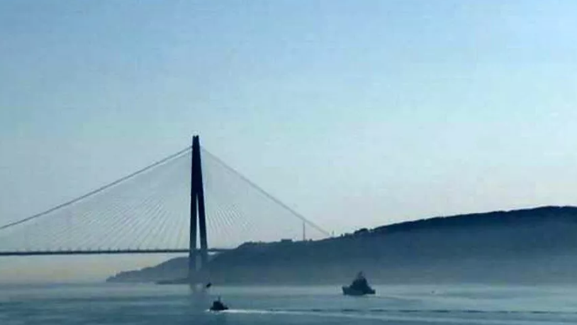 Rus savaş gemisi 'Alexander Otrakovsky' İstanbul Boğazı’ndan geçti