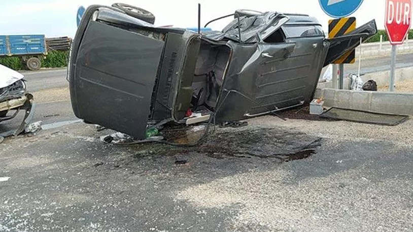 Adana'da otomobiller çarpıştı: 1’i ağır olmak üzere 5 yaralı