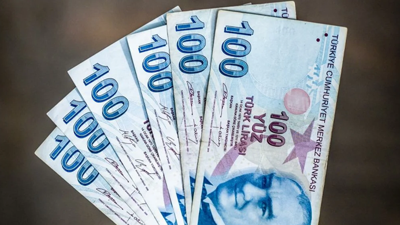 Asgari ücretli her ay fakirleşiyor