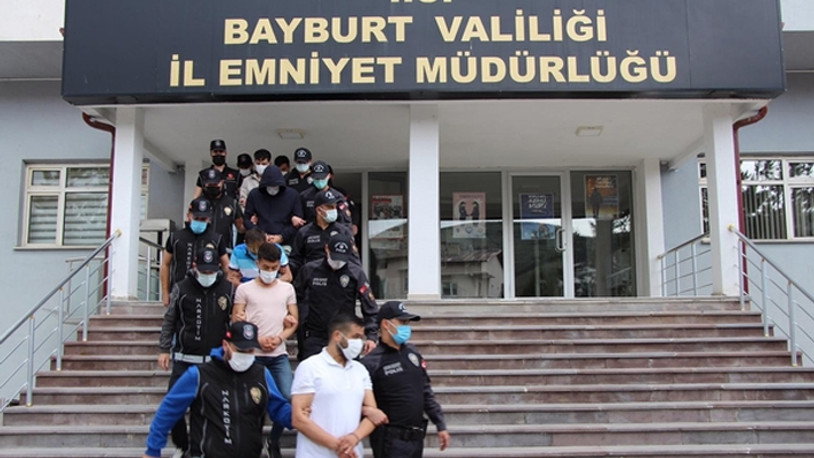 Bayburt'ta uyuşturucuya geçit yok: 5 zanlı tutuklandı