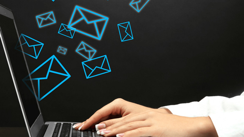 E-mail yoluyla beklediği dua gelmeyince şikayetçi oldu