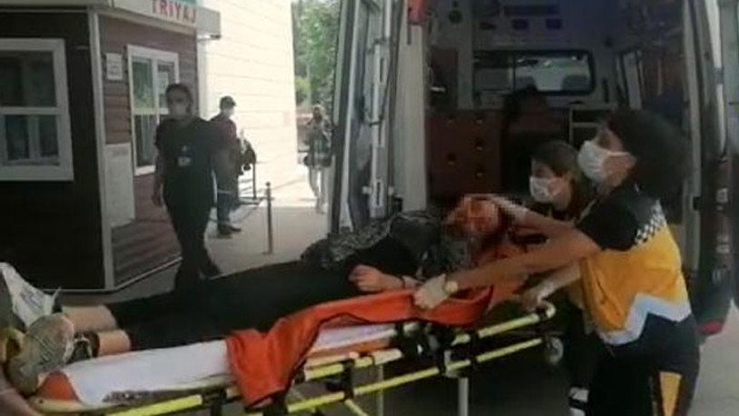 Eşini çalıştığı okulda bıçaklayıp başında bekledi