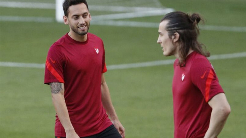 Hakan Çalhanoğlu Inter ile anlaştığını açıkladı