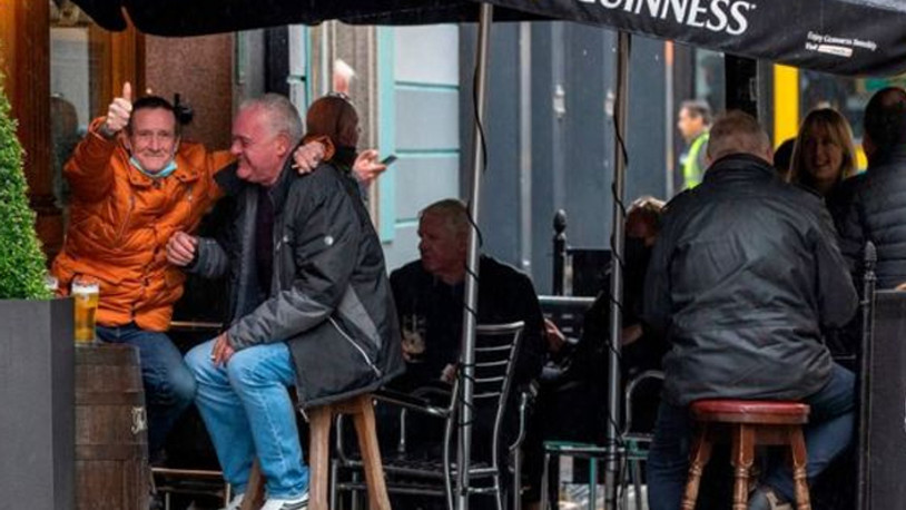 İrlanda’da yeni karar: Aşı olmayan kapalı alanlara giremeyecek
