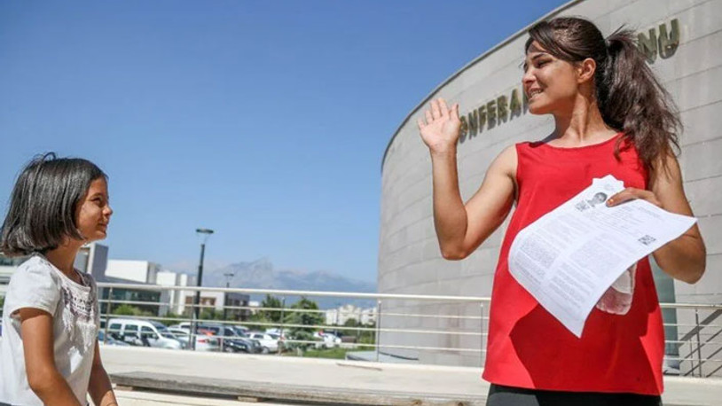 Melek İpek üniversite sınavına girdi