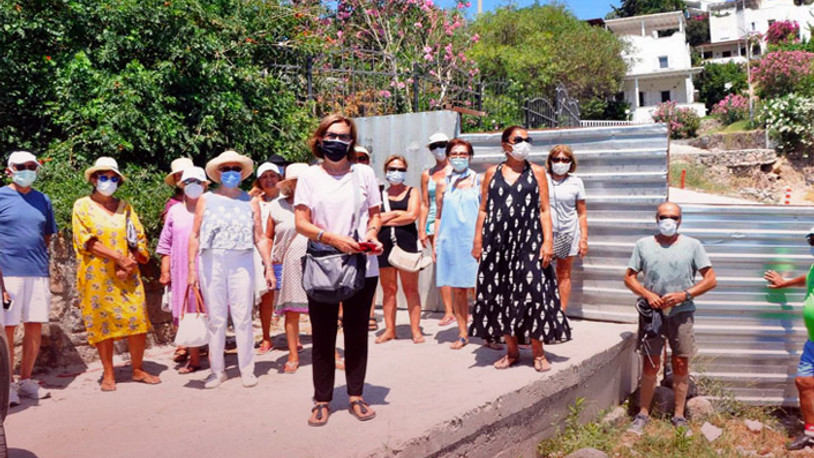 Bodrum Gündoğan’da kapatılan yol için site sakinlerinden eylem