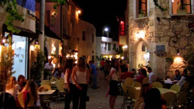 Çeşme Alaçatı'da gece kulübüne silahlı saldırı: 1 ölü, 1 yaralı