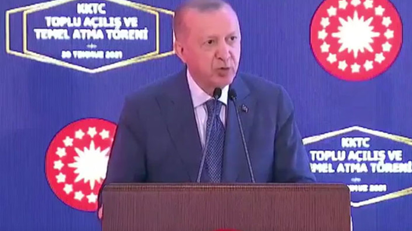 Erdoğan konuşmasına ara verdi: Sinirlenince tüm salona böyle seslendi