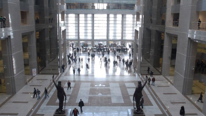 İstanbul Adalet Sarayı'nda akılalmaz olay: Avukat, hakimi dövdü