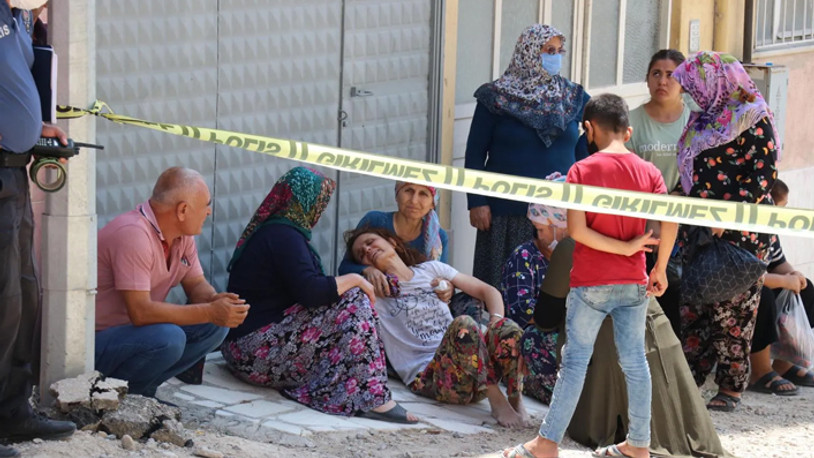 Kendi boğazını kesip pencereden atladı, yakınları sinir krizi geçirdi