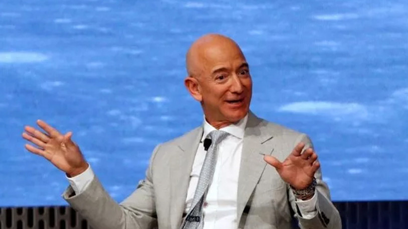Milyarder iş insanı Jeff Bezos bugün uzaya seyahat edecek