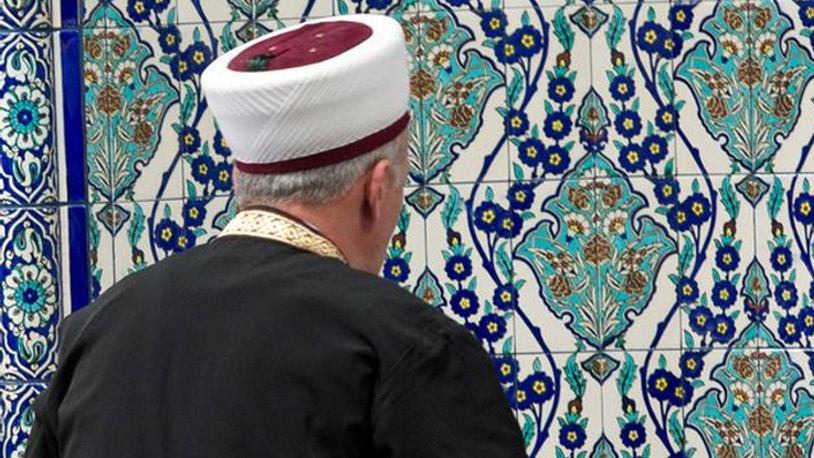 AKP'li vekilin imam kardeşinin evli kadınla ilişkisini ifşa eden gazeteciye ağır küfürler