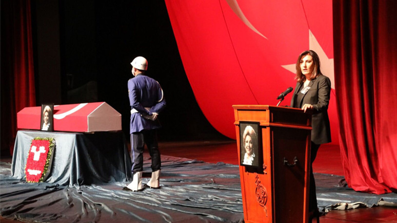 Devlet sanatçısı Nedret Güvenç son yolculuğuna uğurlandı