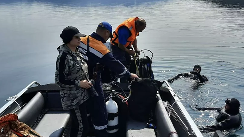 Göle düşen helikopterin yakınında 3 kişinin cesedine ulaşıldı