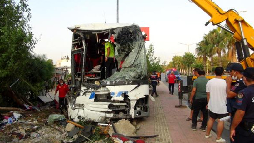 Mersin'de yolcu otobüsü devrildi: Çok sayıda yaralı var
