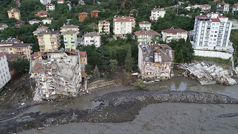 Sel felaketinde can kaybı 77'ye çıktı