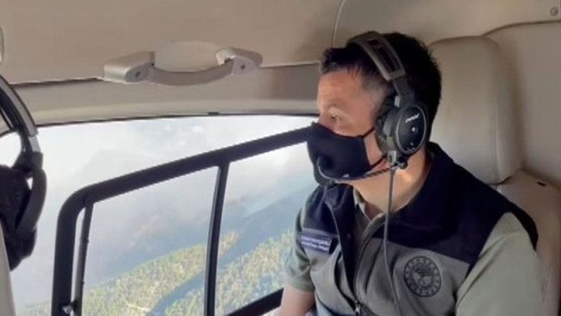 Yangına müdahale etmesi beklenen helikopterden Bekir Pakdemirli çıktı