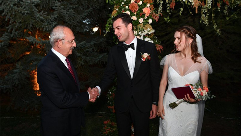 CHP lideri Kılıçdaroğlu, Cenap ve Victoria çiftinin mutluluğuna ortak oldu