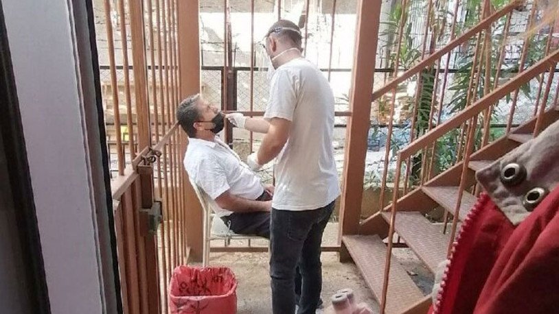 Erdoğan’ın ziyareti öncesi gazetecilere merdiven altı PCR testi