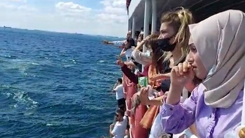 Kadıköy'de vapurdan düşen adam hayatını kaybetti