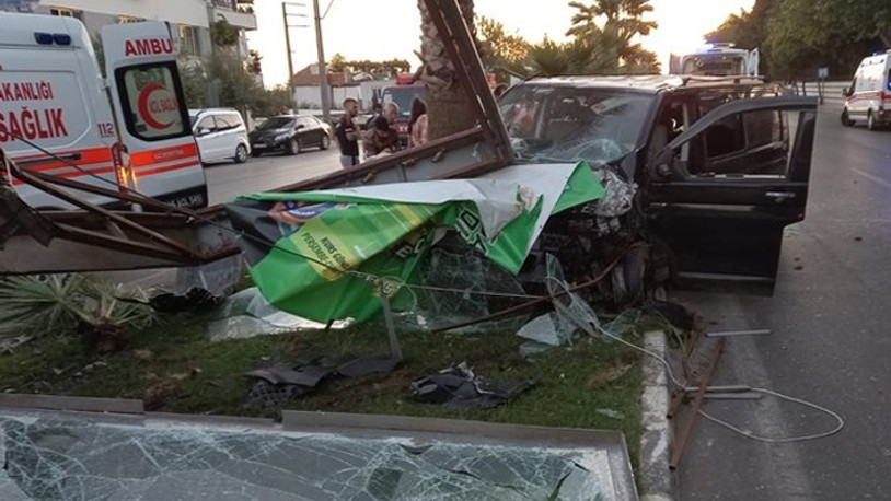 Manisa'da tarım işçilerini taşıyan minibüs kaza yaptı: 18 yaralı