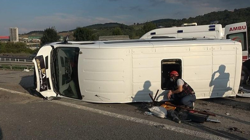 Otoyolda hatalı dönüş kazayla sonuçlandı: 8 yaralı