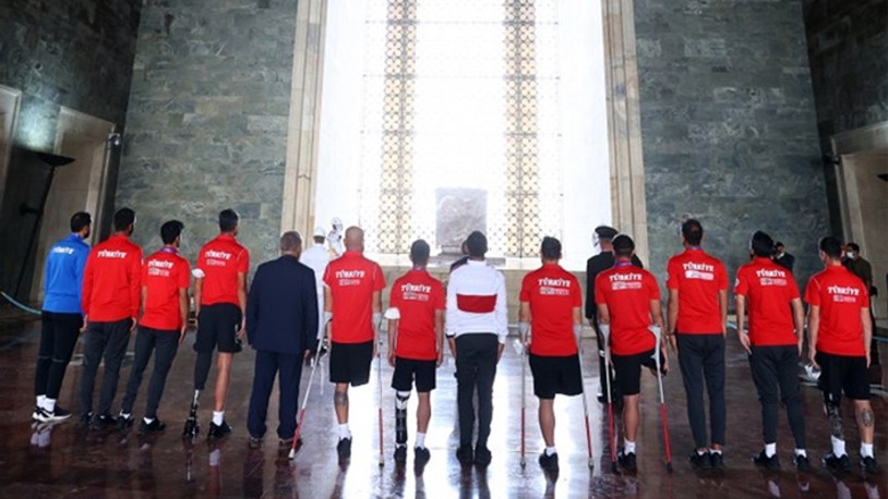 Şampiyonlardan Anıtkabir ziyareti