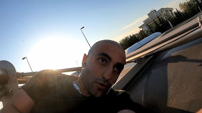 Sosyal medya uğruna canını hiçe saydı, metrobüs üstünde seyahat etti