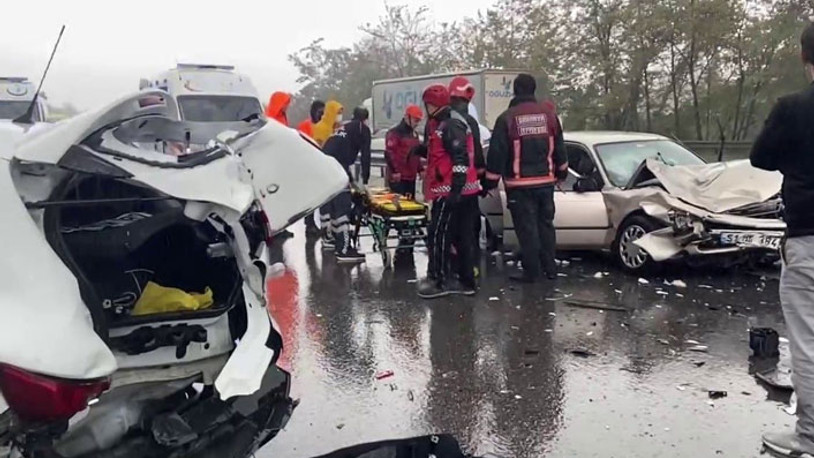3 kazada 27 araç birbirine girdi: 3’ü ağır 17 yaralı