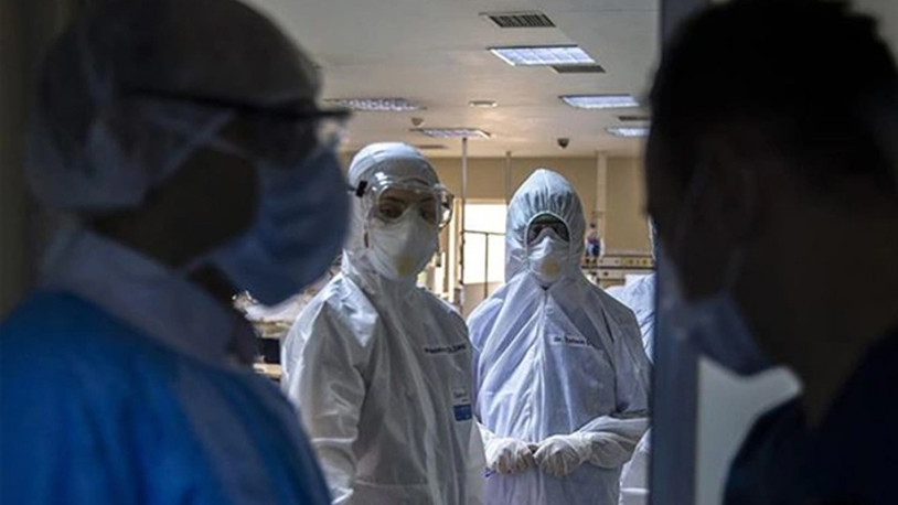 Bir hastada koronavirüsün iki varyantı aynı anda tespit edildi