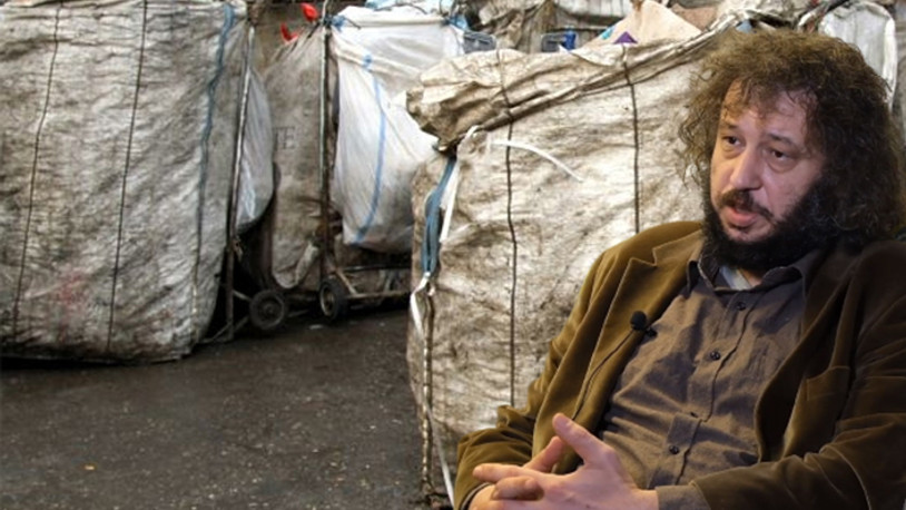 Geri dönüşüm İşçilerinin zor yaşamı... "Siz çöpe düşmeyin diye bizler mücadele ediyoruz"