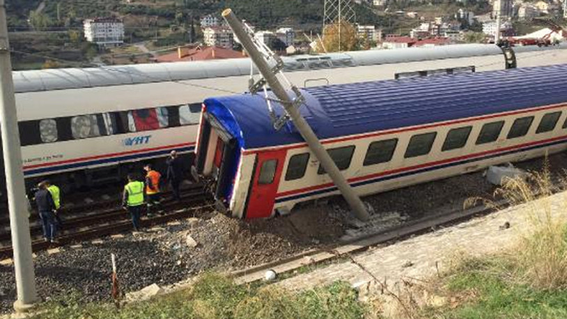 Kocaeli'de yolcu treni kaza yaptı