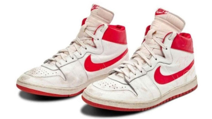 Michael Jordan’ın giydiği spor ayakkabılar rekor fiyata satıldı
