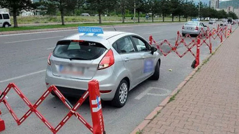 Bakan duyurdu: Ehliyet sınavında bir ilk!