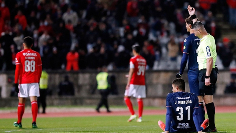 Belenenses - Benfica maçı dünya futbol tarihine geçti: Maçı altı futbolcuyla bitirdiler