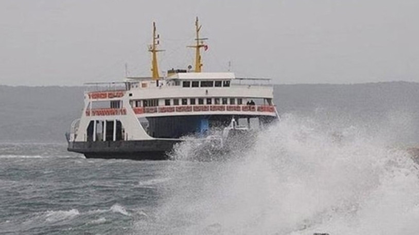 Çanakkale’de feribot seferlerine ‘fırtına’ engeli