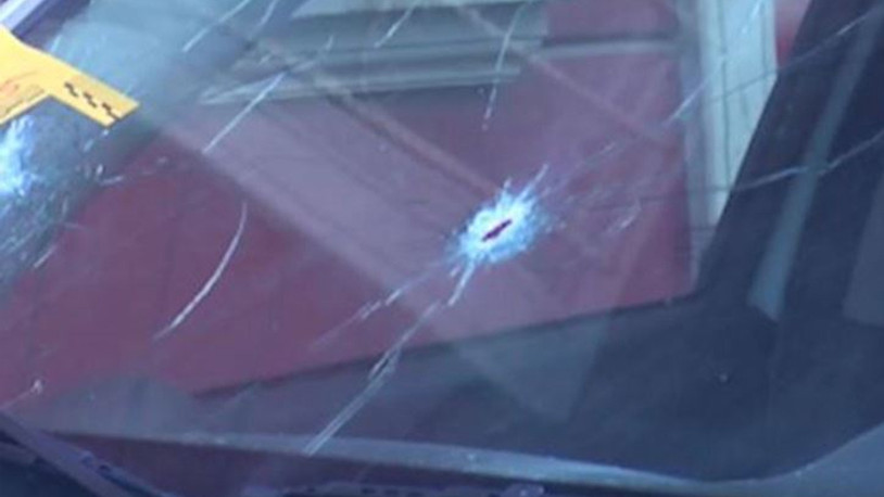 Dehşet dolu anlar: Sokak ortasında silahlı çatışma