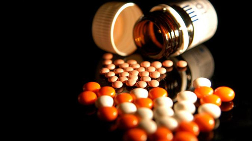 İçeceğine uyku ilacı atıp parasını çaldılar