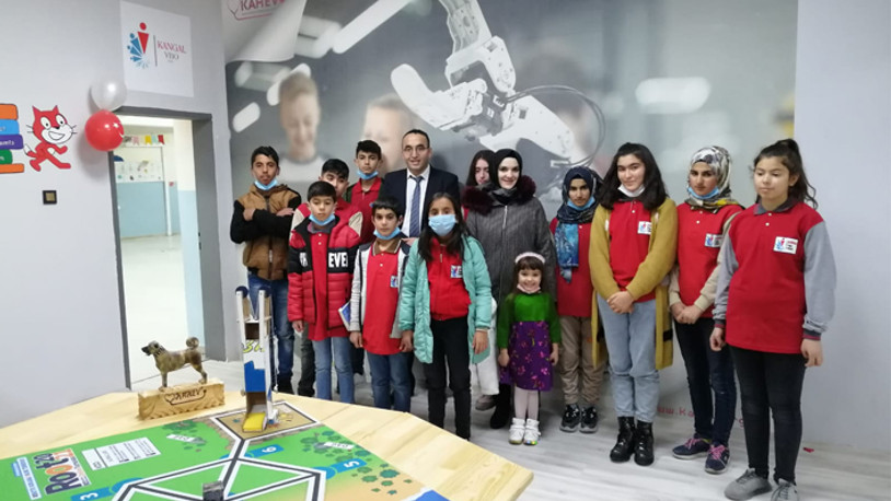 KAHEV Sivas'ta robotik kodlama laboratuvarı yaptırdı 