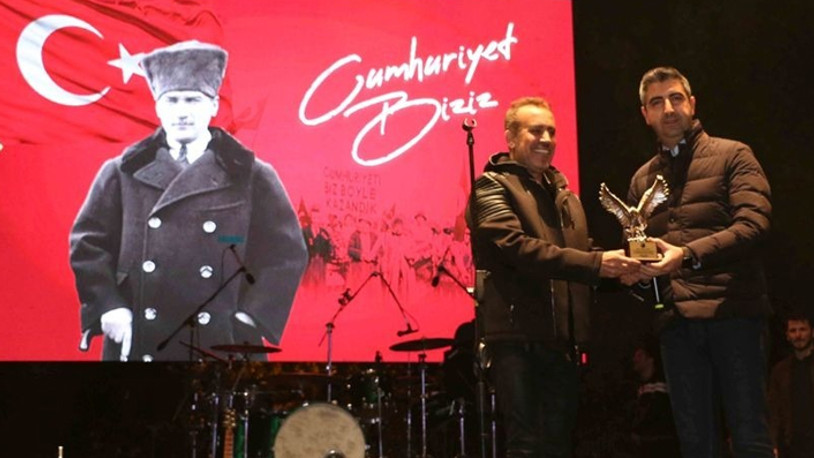 Kartal’da Cumhuriyet Bayramı kutlamalarına Haluk Levent damga vurdu 