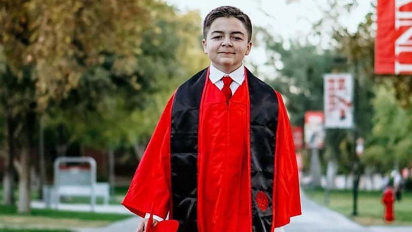 15 yaşındaki çocuk üniversiteden dereceyle mezun oldu