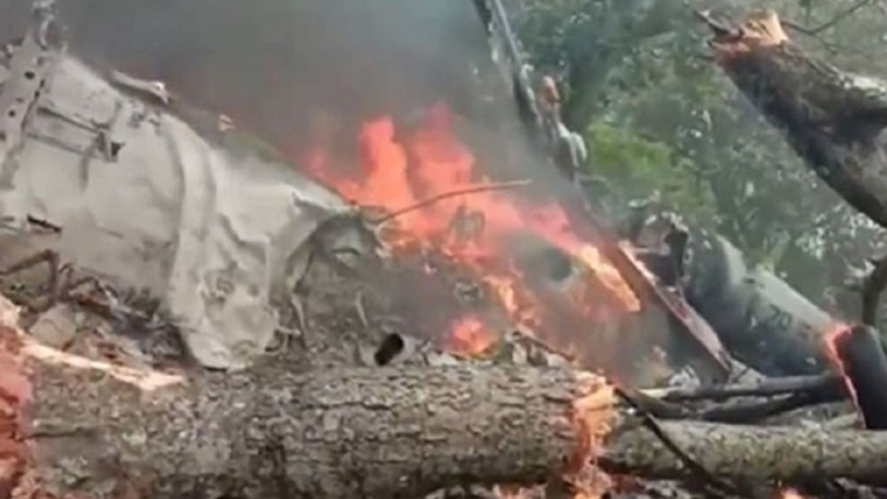 Genelkurmay Başkanı Rawat'ı taşıyan helikopter düştü