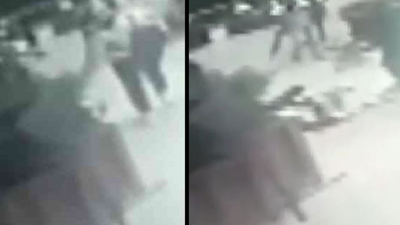 Sokakta yürüyen kadına yumruk attı!