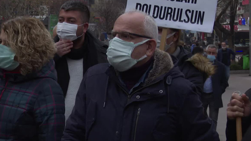 Atama bekleyen öğretmen gözyaşlarını tutamadı: İnsan yerine bile konmuyoruz