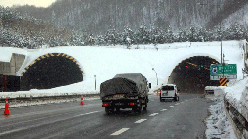 Bolu Dağı'nın İstanbul istikameti kar temizliği için trafiğe kapatılacak 