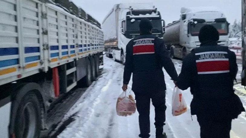 Gaziantep'te vatandaşların mahsur kaldığı bölgeye jandarma gitti