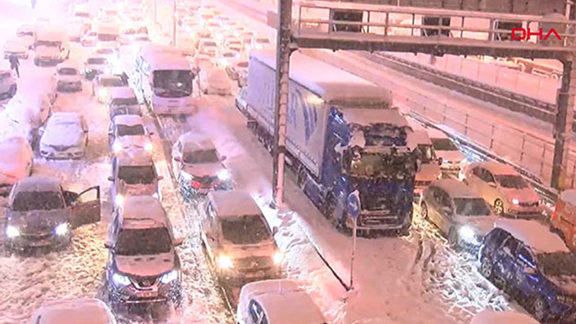 Vali Ali Yerlikaya yolda kalan yurttaşların son durumunu açıkladı