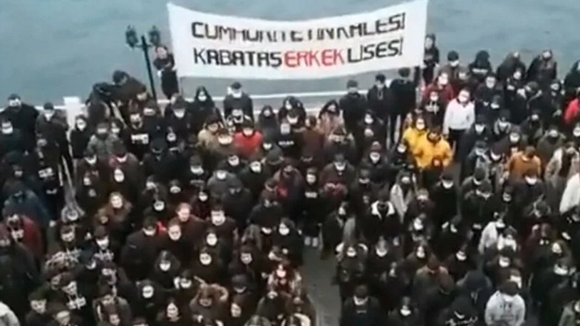 Kabataş Erkek Lisesi'ndeki skandal görüntülere öğrencilerden tepki